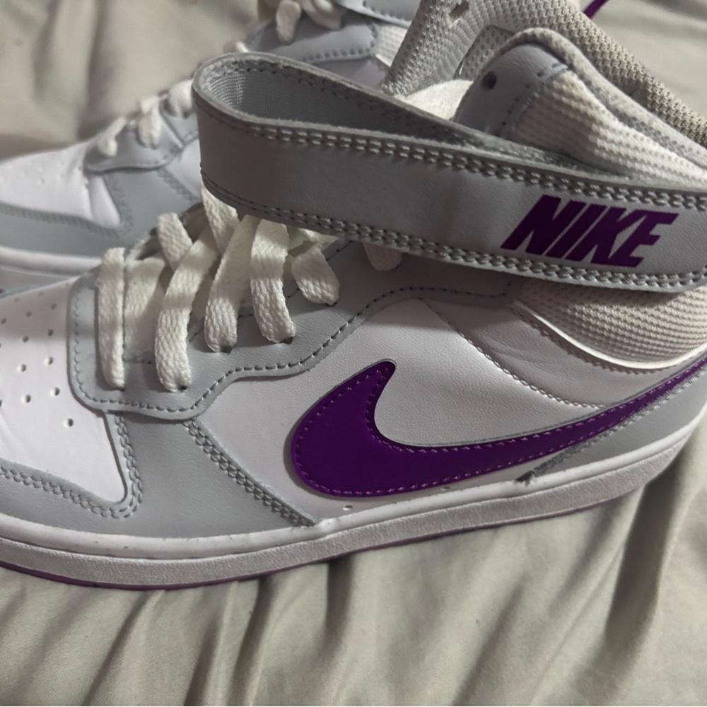 Nike High-Tops in White and Purple